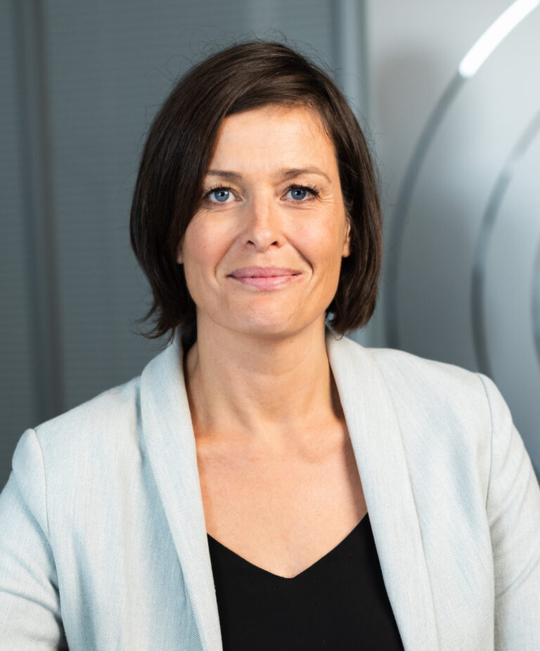 Image of Julie Sowa